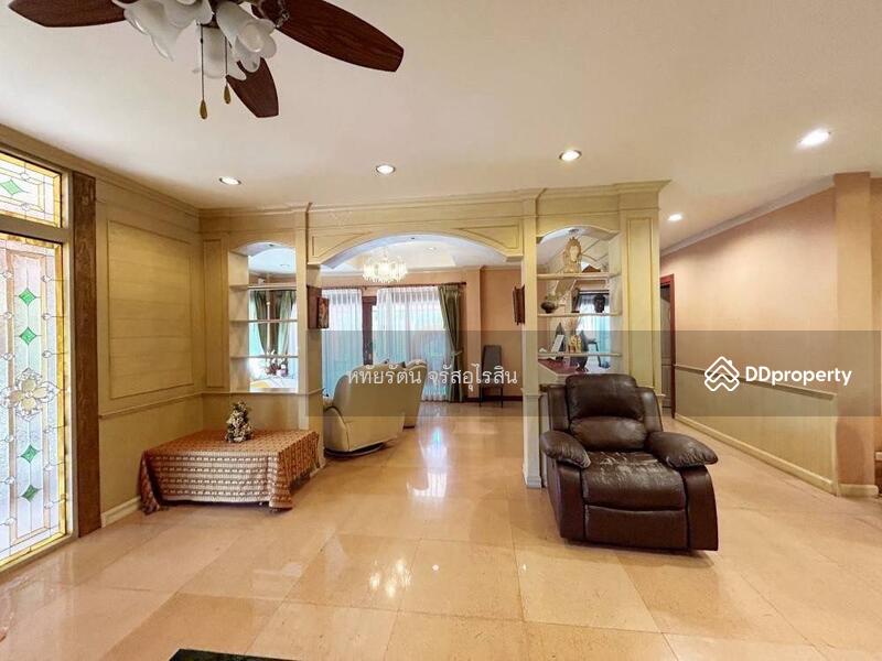 For Sale - Grand pool villa, great location close to Meechok Plaza, City Hall, Central Festival, Chiang Mai