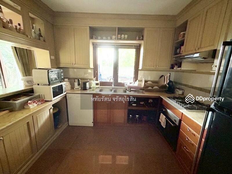 For Sale - Grand pool villa, great location close to Meechok Plaza, City Hall, Central Festival, Chiang Mai