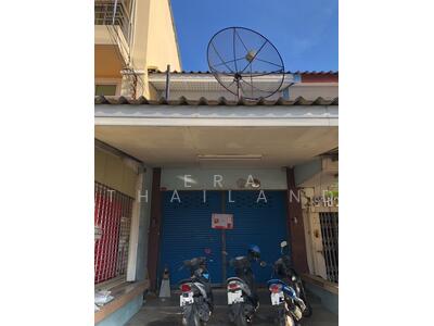 ขาย - ขายตึกแถว 2 ชั้น เนื้อที่ 88.8 ตร.ว. ติดวัดพระปฐมเจดีย์ ใจกลางเมืองนครปฐม, นครปฐม