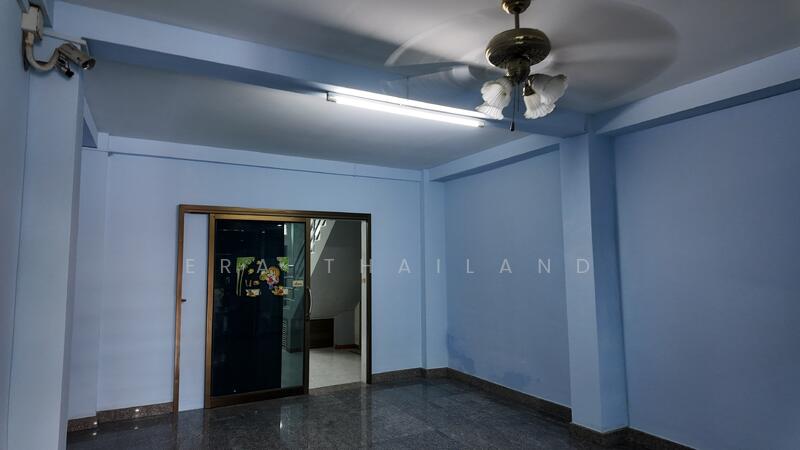 For Sale - ขายตึกแถว 2 ชั้น เนื้อที่ 88.8 ตร.ว. ติดวัดพระปฐมเจดีย์ ใจกลางเมืองนครปฐม, Nakhon Pathom