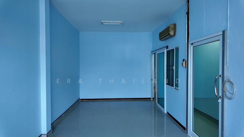 For Sale - ขายตึกแถว 2 ชั้น เนื้อที่ 88.8 ตร.ว. ติดวัดพระปฐมเจดีย์ ใจกลางเมืองนครปฐม, Nakhon Pathom