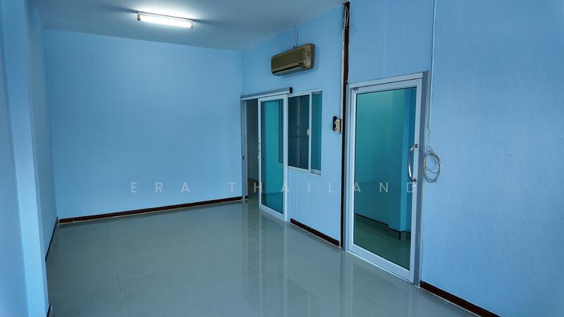 For Sale - ขายตึกแถว 2 ชั้น เนื้อที่ 88.8 ตร.ว. ติดวัดพระปฐมเจดีย์ ใจกลางเมืองนครปฐม, Nakhon Pathom