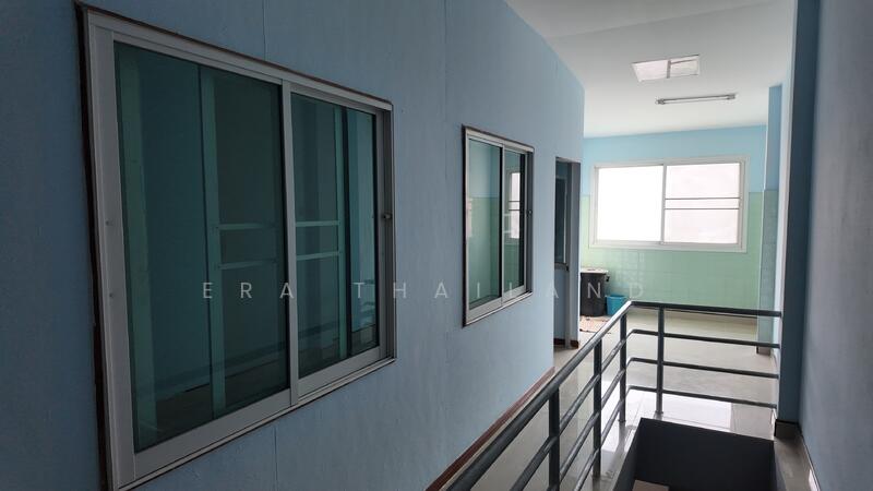 For Sale - ขายตึกแถว 2 ชั้น เนื้อที่ 88.8 ตร.ว. ติดวัดพระปฐมเจดีย์ ใจกลางเมืองนครปฐม, Nakhon Pathom