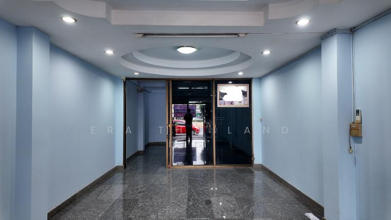 For Sale - ขายตึกแถว 2 ชั้น เนื้อที่ 88.8 ตร.ว. ติดวัดพระปฐมเจดีย์ ใจกลางเมืองนครปฐม, Nakhon Pathom