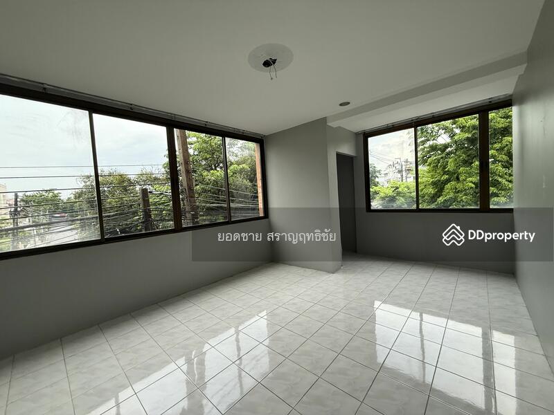 For Rent - For Rent: Office Building on Corner Lot Behind Bon Marché Market, Bangkok – 49,500 THB/Month, Bangkok
