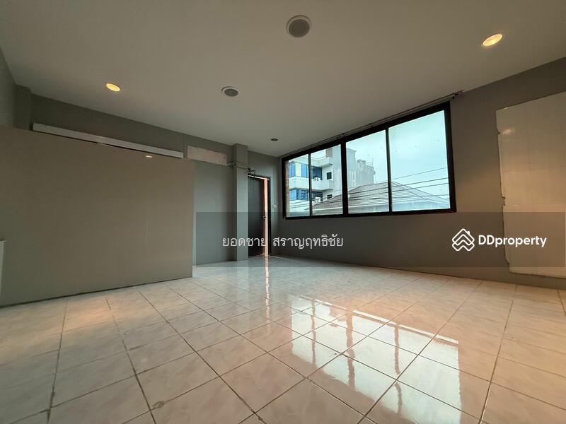 For Rent - For Rent: Office Building on Corner Lot Behind Bon Marché Market, Bangkok – 49,500 THB/Month, Bangkok