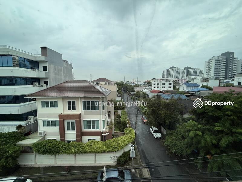 For Rent - For Rent: Office Building on Corner Lot Behind Bon Marché Market, Bangkok – 49,500 THB/Month, Bangkok