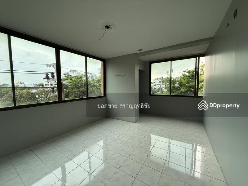 For Rent - For Rent: Office Building on Corner Lot Behind Bon Marché Market, Bangkok – 49,500 THB/Month, Bangkok