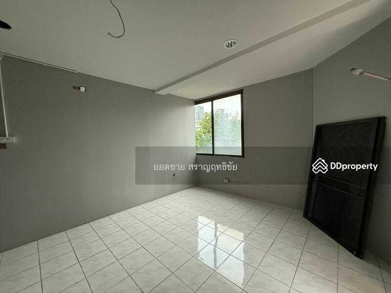 For Rent - For Rent: Office Building on Corner Lot Behind Bon Marché Market, Bangkok – 49,500 THB/Month, Bangkok