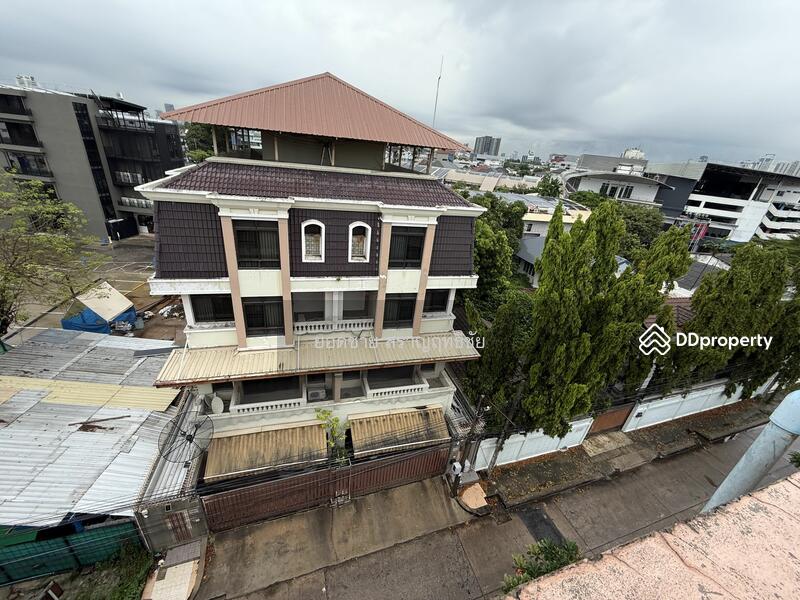 For Rent - For Rent: Office Building on Corner Lot Behind Bon Marché Market, Bangkok – 49,500 THB/Month, Bangkok