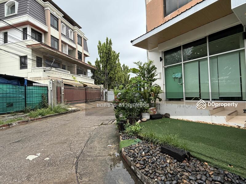 For Rent - For Rent: Office Building on Corner Lot Behind Bon Marché Market, Bangkok – 49,500 THB/Month, Bangkok