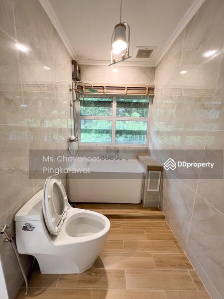 ให้เช่า - A newly renovated 4-bedroom house in Onnut for rent, กรุงเทพ