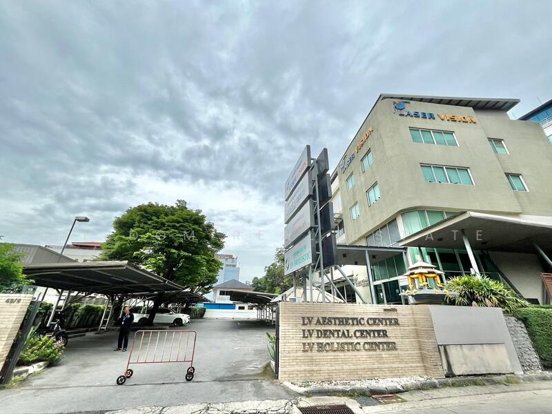 For Sale - Office building for sale for clinic or hospital, Ratchada 4 near Ratchayothin, Bangkok