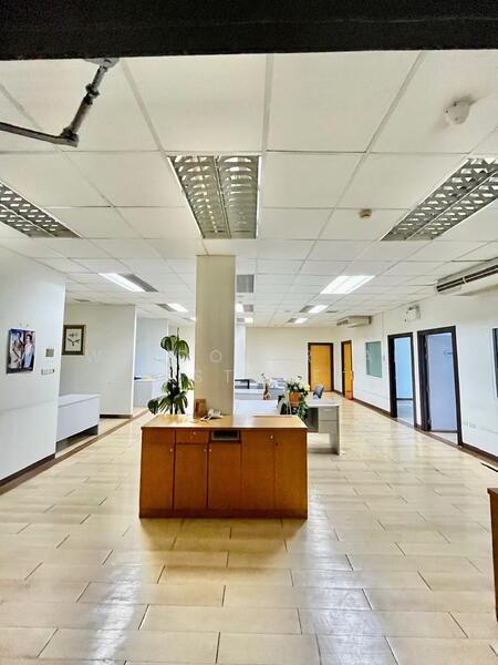 For Sale - Office building for sale for clinic or hospital, Ratchada 4 near Ratchayothin, Bangkok