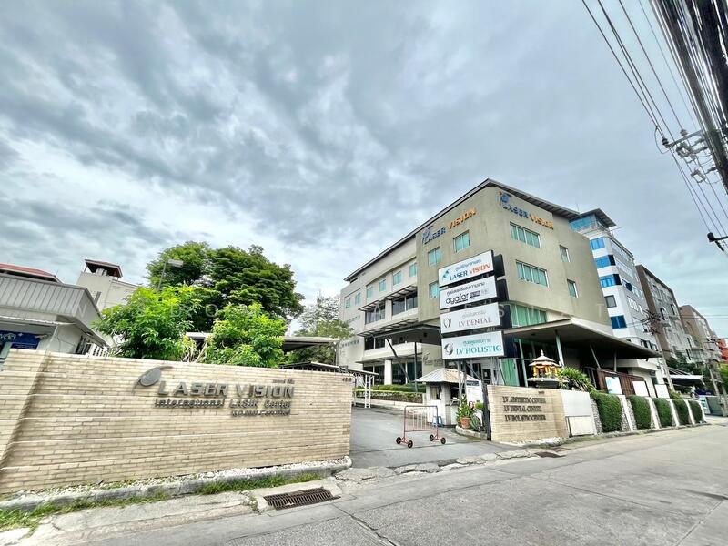 For Sale - Office building for sale for clinic or hospital, Ratchada 4 near Ratchayothin, Bangkok