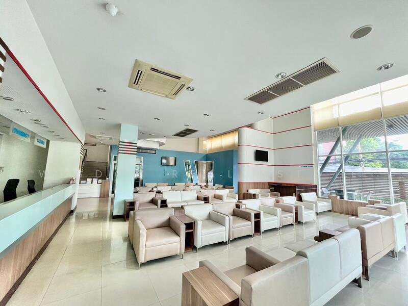 For Sale - Office building for sale for clinic or hospital, Ratchada 4 near Ratchayothin, Bangkok