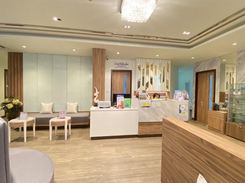 For Sale - Office building for sale for clinic or hospital, Ratchada 4 near Ratchayothin, Bangkok