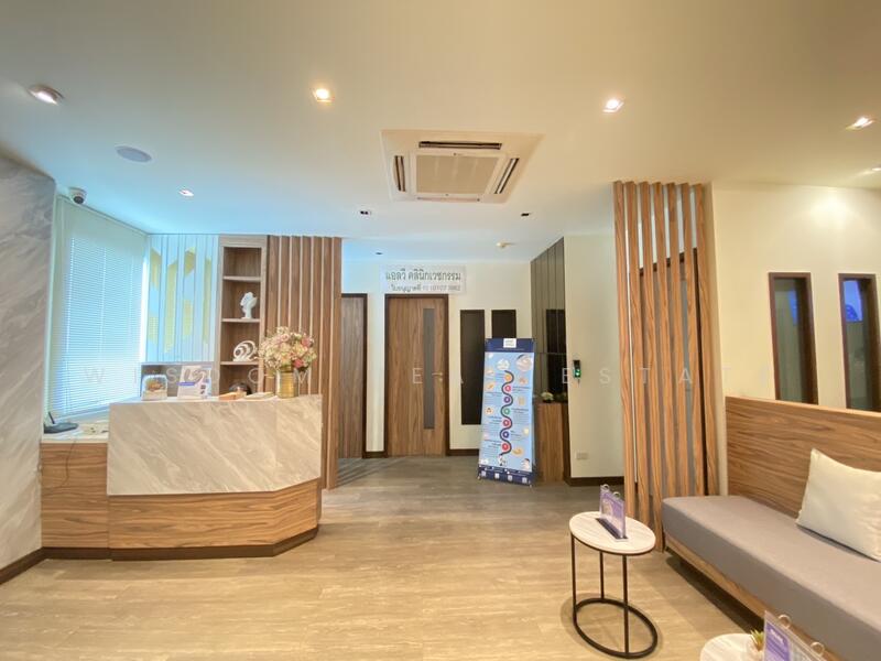 For Sale - Office building for sale for clinic or hospital, Ratchada 4 near Ratchayothin, Bangkok