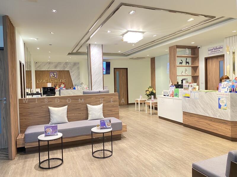 For Sale - Office building for sale for clinic or hospital, Ratchada 4 near Ratchayothin, Bangkok