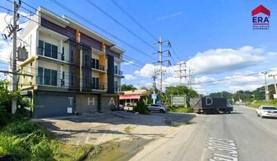 ขาย - ขายอาคารพาณิชย์ห้องมุม ทำเลค้าขายติดถนน ใกล้นิคมอมตะชลบุรี, ชลบุรี