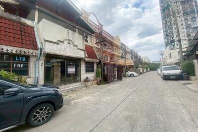 ขาย - ขายทาวน์เฮาส์ 3 ชั้น 2 คูหา 34 ตารางวา ใกล้ทางด่วน ถนนวิภาวดี – สุทธิสาร MRT สุทธิสาร, กรุงเทพ