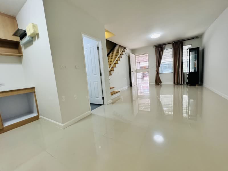 Townplus On Nut, Bangkok, On Nut - Ladkrabang Road, Lat Krabang, Bangkok, 4 Bedrooms, 157 sqm, Townhouse For Rent, by ณัฐวิชย์ จุลพันธ์, 60034129 - DDproperty.com