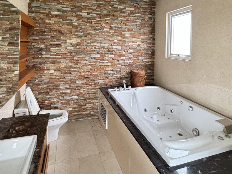 For Sale - บ้านใหญ่ 1 ไร่ ปัญญาอินทรา P4 สระว่ายน้ำส่วนตัว พื้นที่ใช้สอย 854 ตร.ม.ครอบครัวใหญ่/เปิดบริษัทสบาย, Bangkok