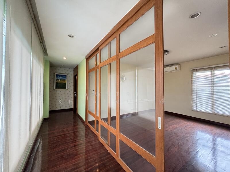 ขาย - บ้านใหญ่ 1 ไร่ ปัญญาอินทรา P4 สระว่ายน้ำส่วนตัว พื้นที่ใช้สอย 854 ตร.ม.ครอบครัวใหญ่/เปิดบริษัทสบาย, กรุงเทพ