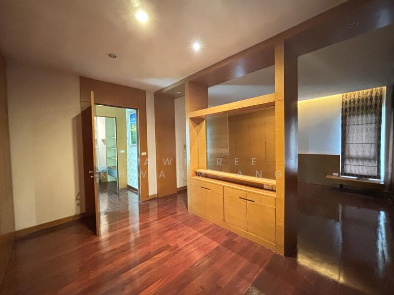 For Sale - บ้านใหญ่ 1 ไร่ ปัญญาอินทรา P4 สระว่ายน้ำส่วนตัว พื้นที่ใช้สอย 854 ตร.ม.ครอบครัวใหญ่/เปิดบริษัทสบาย, Bangkok