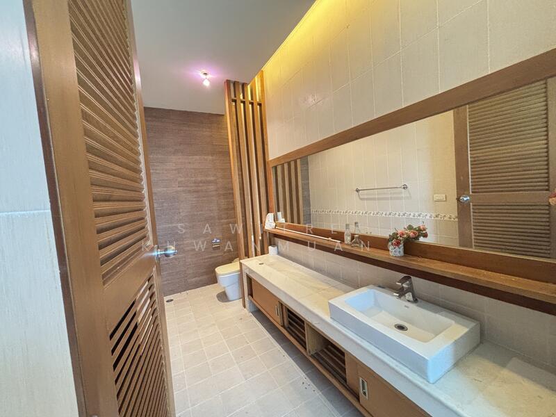 For Sale - บ้านใหญ่ 1 ไร่ ปัญญาอินทรา P4 สระว่ายน้ำส่วนตัว พื้นที่ใช้สอย 854 ตร.ม.ครอบครัวใหญ่/เปิดบริษัทสบาย, Bangkok