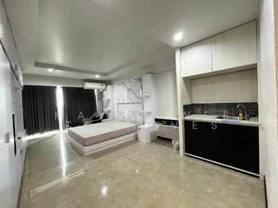 ขาย - Sombat Pattaya Condotel : สมบัติ พัทยา คอนโดเทล, ชลบุรี