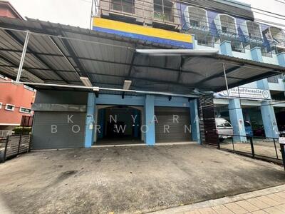 ขาย - อาคารพาณิชย์ 4.5 ชั้น เนื้อที่ 65 ตร.ม. คันนายาว, กรุงเทพ