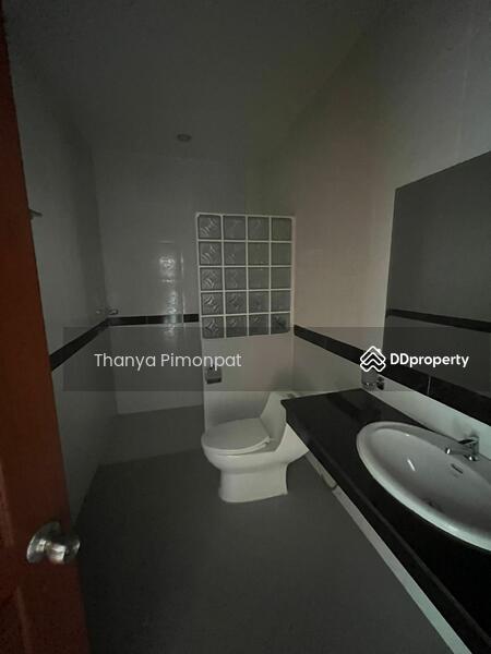 For Sale - 4 Bedrooms Townhouse for Sale Central Chaweng Koh Samui, Surat Thani