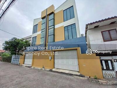 ขาย - บ้านเดี่ยว 3 ชั้น สไตล์โมเดิร์น ใจกลางสุขุมวิท (2 คูหา), กรุงเทพ
