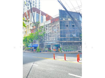 ขาย - 45007 – อาคารพาณิชย์ 3 ชั้น ติดถนนสุรวงศ์ ใกล้ BTS ช่องนนทรี เนื้อที่ 13 ตร.วา, กรุงเทพ
