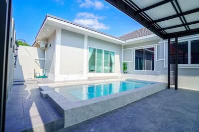 ขาย - Modern Luxury Corner Home – Huai Yai, ชลบุรี