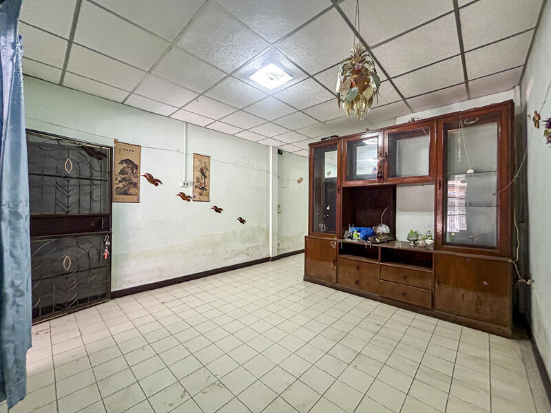 ขาย - ทาวน์เฮ้าส์ 2 ชั้น หมู่บ้าน ร่มเงาไม้ ซ. วัดลาดปลาดุก บางบัวทอง, นนทบุรี