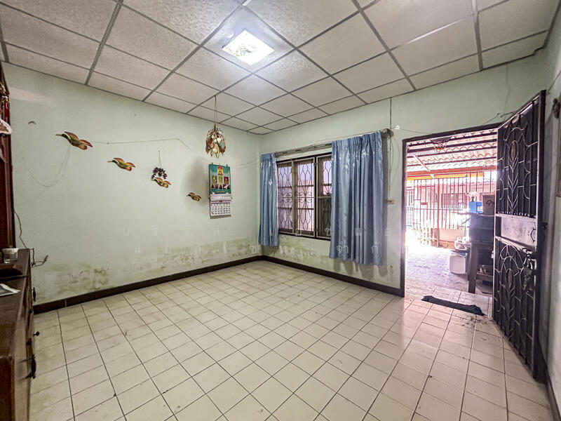 ขาย - ทาวน์เฮ้าส์ 2 ชั้น หมู่บ้าน ร่มเงาไม้ ซ. วัดลาดปลาดุก บางบัวทอง, นนทบุรี