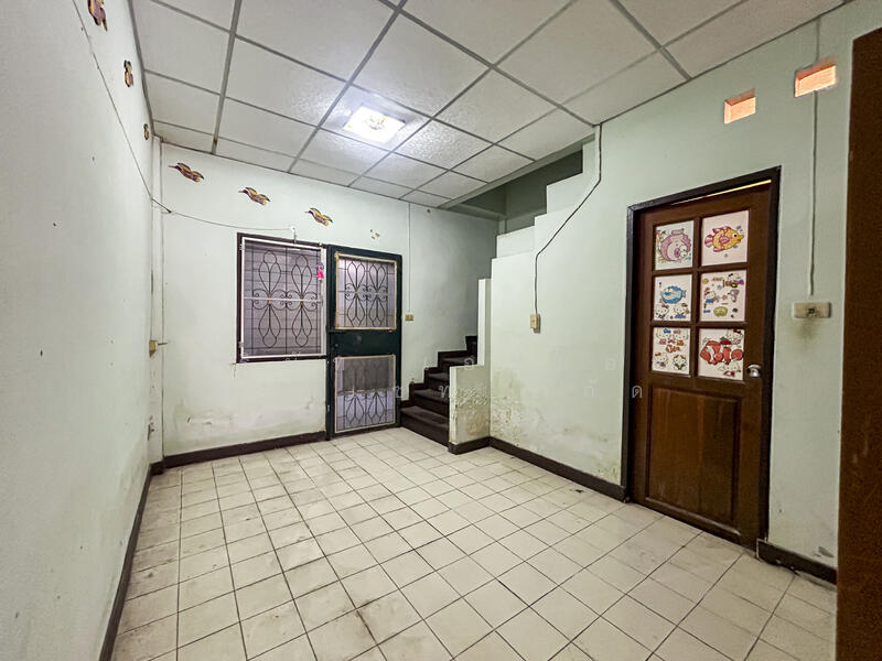 ขาย - ทาวน์เฮ้าส์ 2 ชั้น หมู่บ้าน ร่มเงาไม้ ซ. วัดลาดปลาดุก บางบัวทอง, นนทบุรี