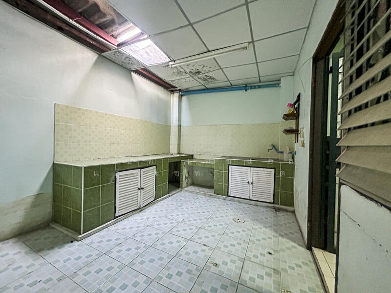 ขาย - ทาวน์เฮ้าส์ 2 ชั้น หมู่บ้าน ร่มเงาไม้ ซ. วัดลาดปลาดุก บางบัวทอง, นนทบุรี