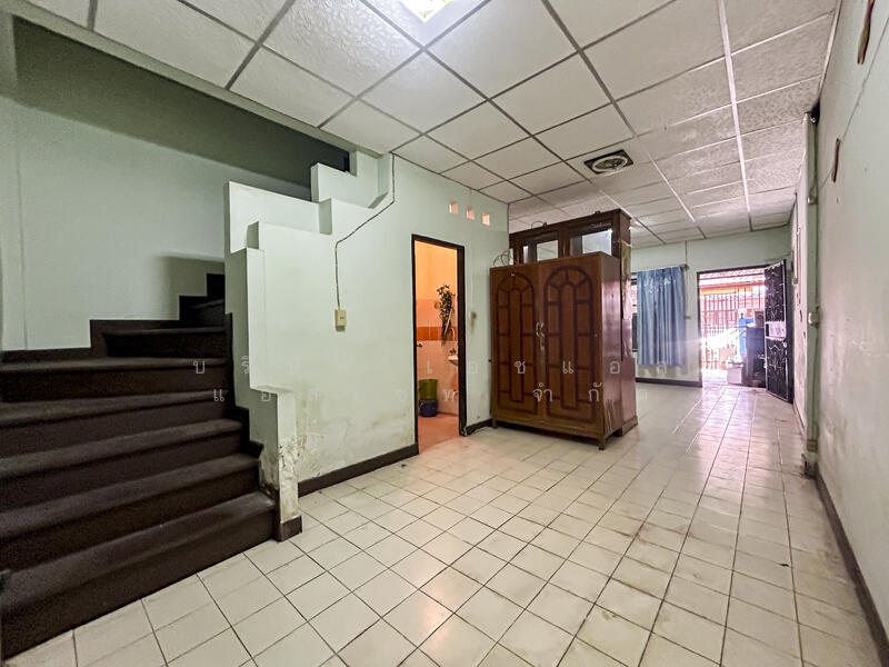 ขาย - ทาวน์เฮ้าส์ 2 ชั้น หมู่บ้าน ร่มเงาไม้ ซ. วัดลาดปลาดุก บางบัวทอง, นนทบุรี