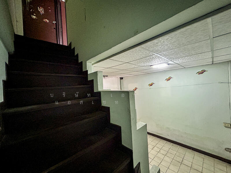 ขาย - ทาวน์เฮ้าส์ 2 ชั้น หมู่บ้าน ร่มเงาไม้ ซ. วัดลาดปลาดุก บางบัวทอง, นนทบุรี