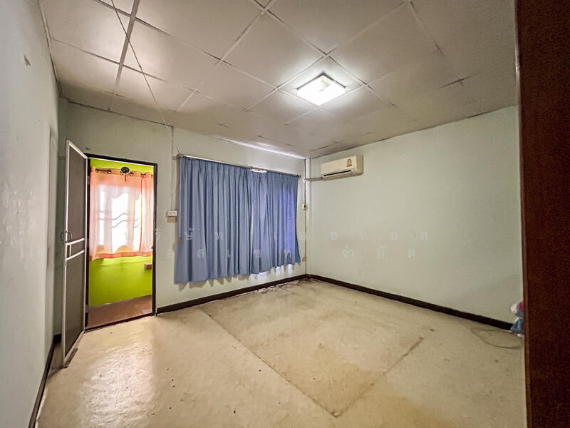 ขาย - ทาวน์เฮ้าส์ 2 ชั้น หมู่บ้าน ร่มเงาไม้ ซ. วัดลาดปลาดุก บางบัวทอง, นนทบุรี