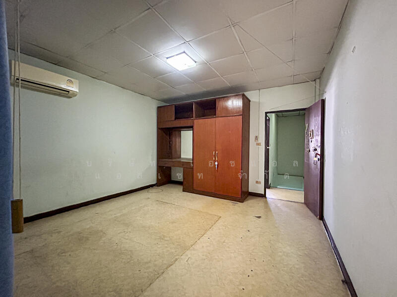 ขาย - ทาวน์เฮ้าส์ 2 ชั้น หมู่บ้าน ร่มเงาไม้ ซ. วัดลาดปลาดุก บางบัวทอง, นนทบุรี