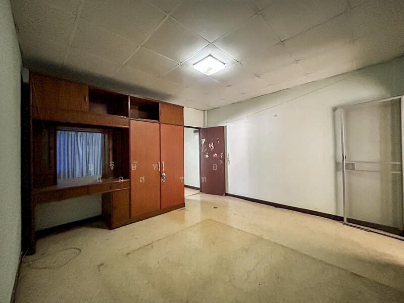 ขาย - ทาวน์เฮ้าส์ 2 ชั้น หมู่บ้าน ร่มเงาไม้ ซ. วัดลาดปลาดุก บางบัวทอง, นนทบุรี