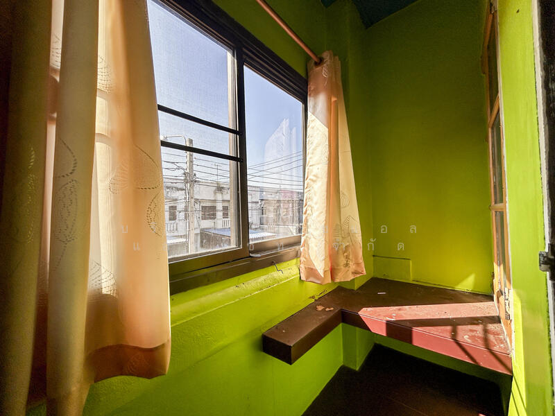 ขาย - ทาวน์เฮ้าส์ 2 ชั้น หมู่บ้าน ร่มเงาไม้ ซ. วัดลาดปลาดุก บางบัวทอง, นนทบุรี