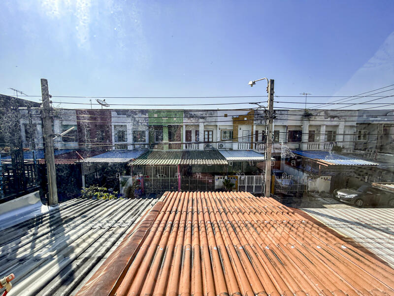 ขาย - ทาวน์เฮ้าส์ 2 ชั้น หมู่บ้าน ร่มเงาไม้ ซ. วัดลาดปลาดุก บางบัวทอง, นนทบุรี