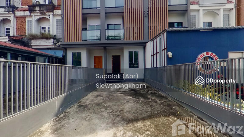For Sale - 4 Bedrooms Townhouse for Sale on Onnut 66, Bangkok