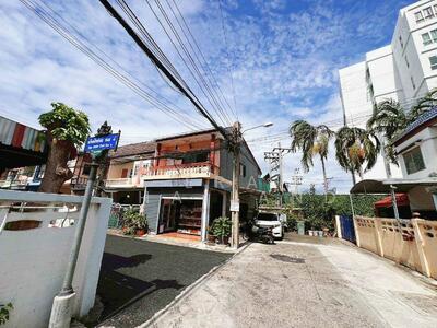 ขาย - ขายทาวน์เฮ้าส์ หมู่บ้าน ทรัพย์สิทธิชัย ซอย 8 แจ้งวัฒนะ ใกล้เมเจอร์, นนทบุรี