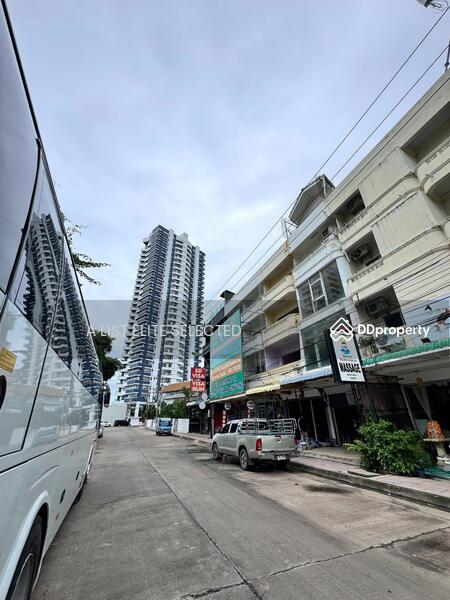For Sale - Corner Seaside Building – Pratumnak, Pattaya, Chon Buri